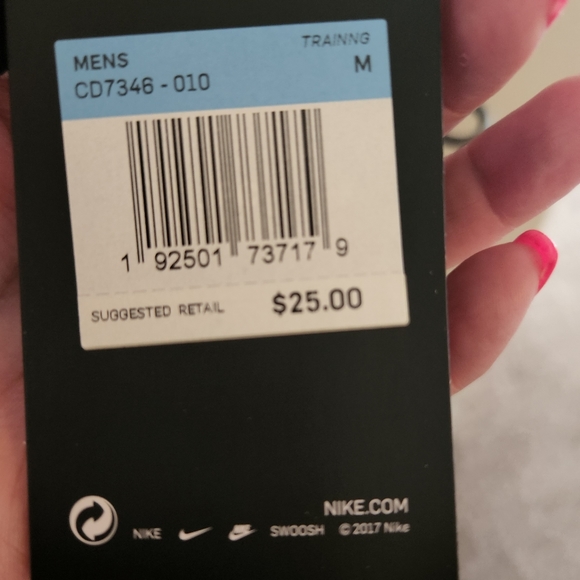 Nike tank top...new - Picture 3 of 3